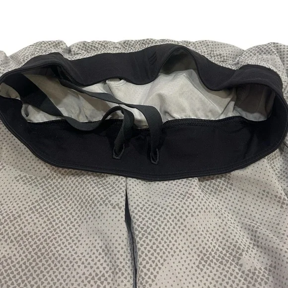 Lululemon Men's Athletic Shorts Patterned Gray and White Small - Picture 6 of 11